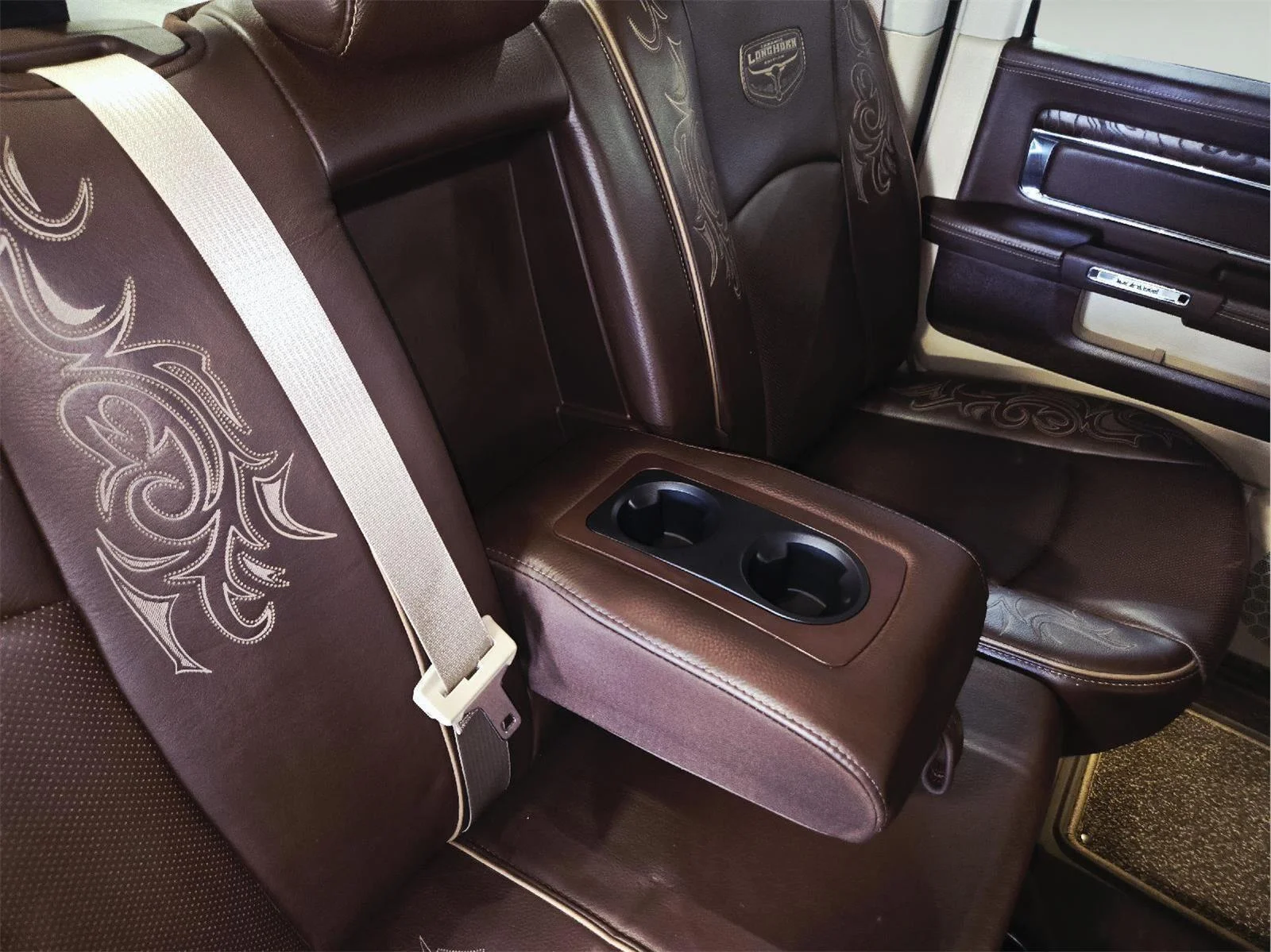 Used 2014 Black Gold Pearlcoat Ram Longhorn image 44