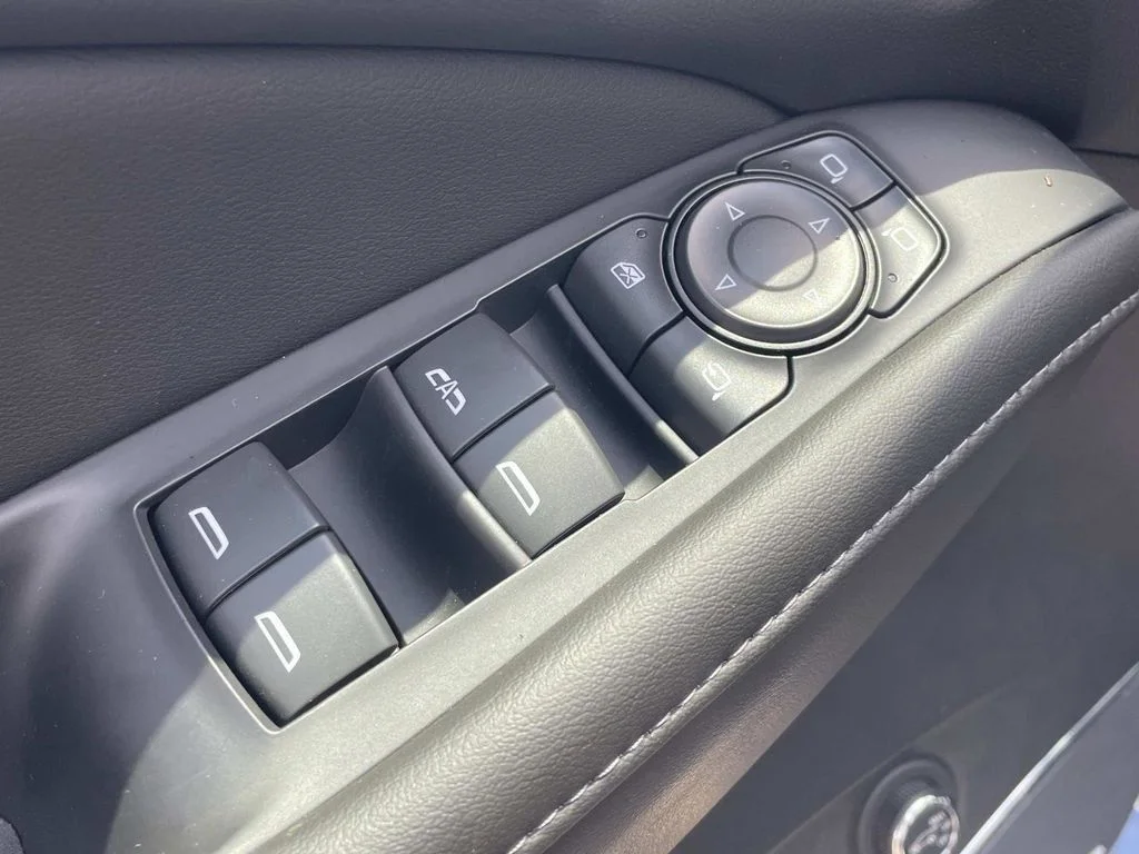 Used 2022 Blue Buick Avenir image 14