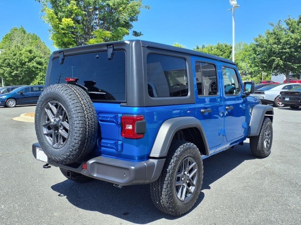 New 2025 Hydro Blue Pearl-Coat Exterior Paint Jeep Sport S image 17