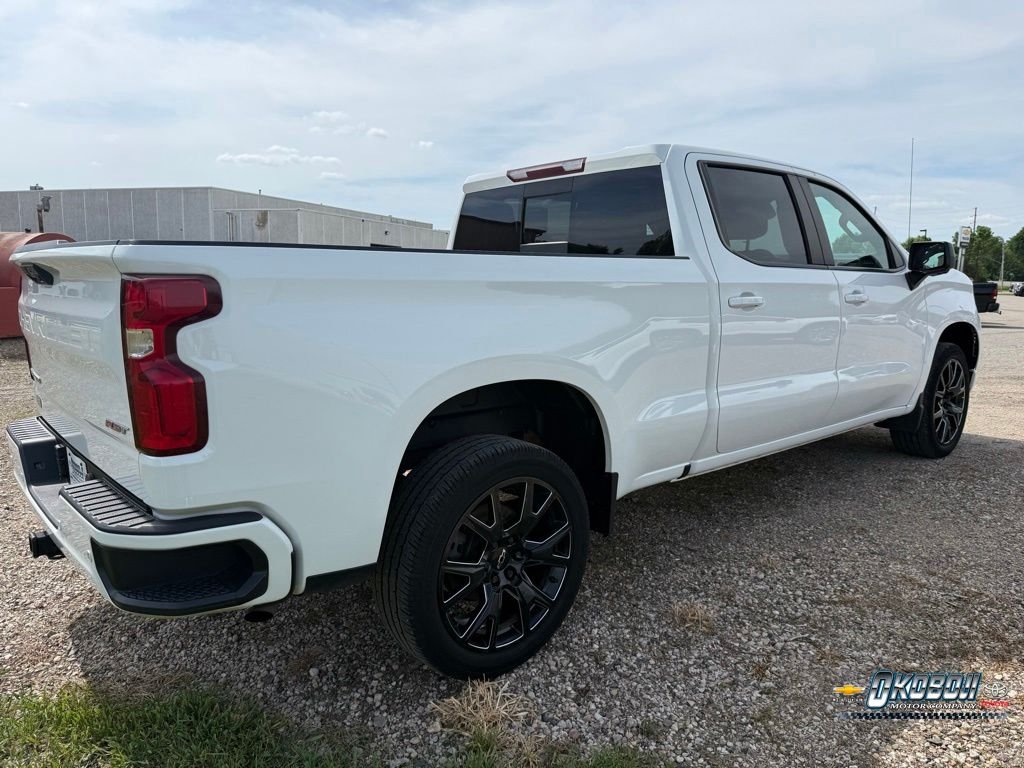 Used 2022 White Chevrolet RST image 3