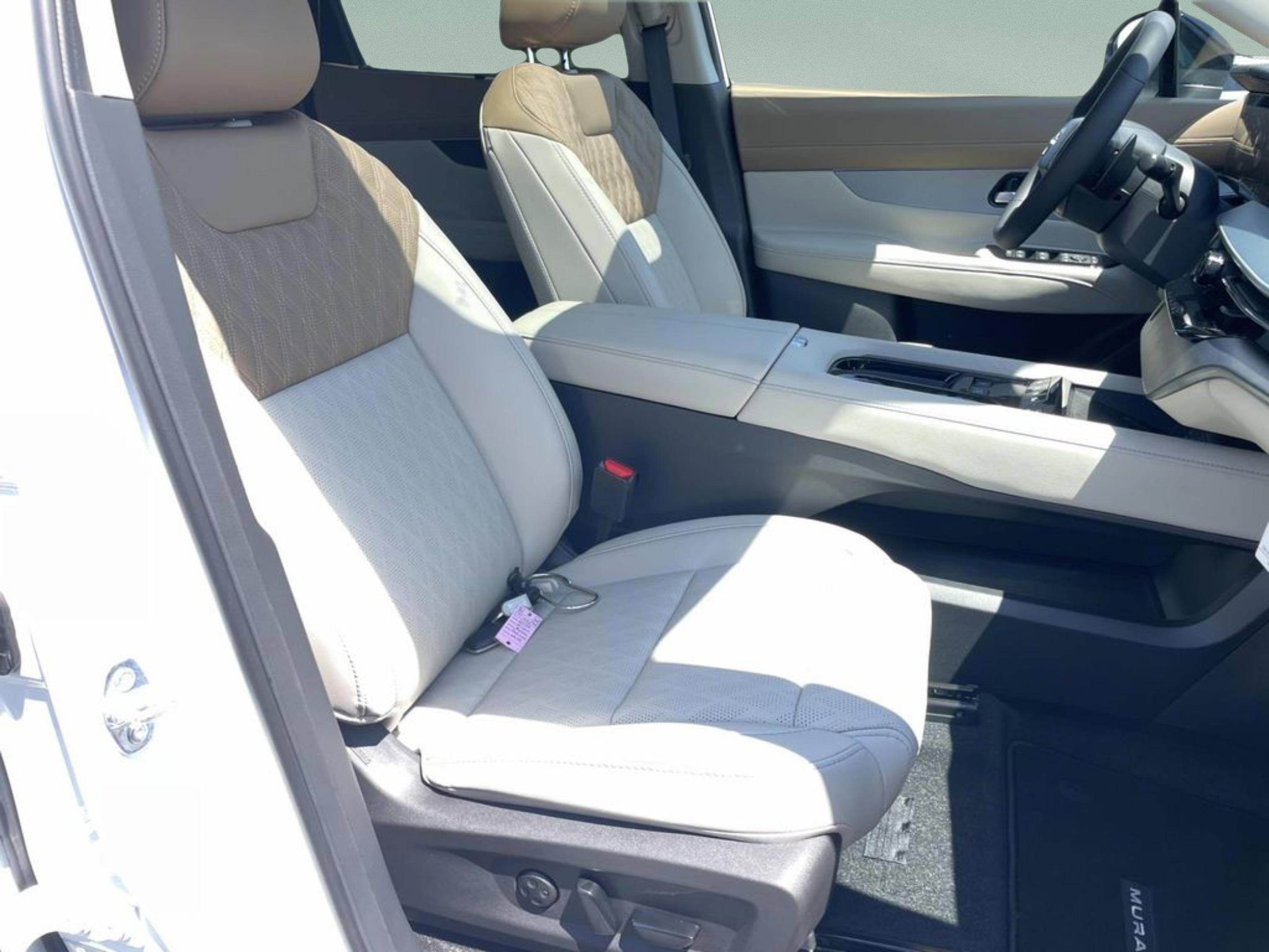 New 2026 Everest White Pearl TriCoat / Super Black Two-tone Nissan Platinum image 18
