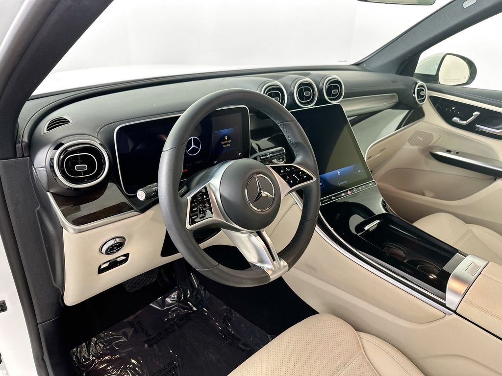 Certified Used 2023  Mercedes-Benz GLC 300 image 9