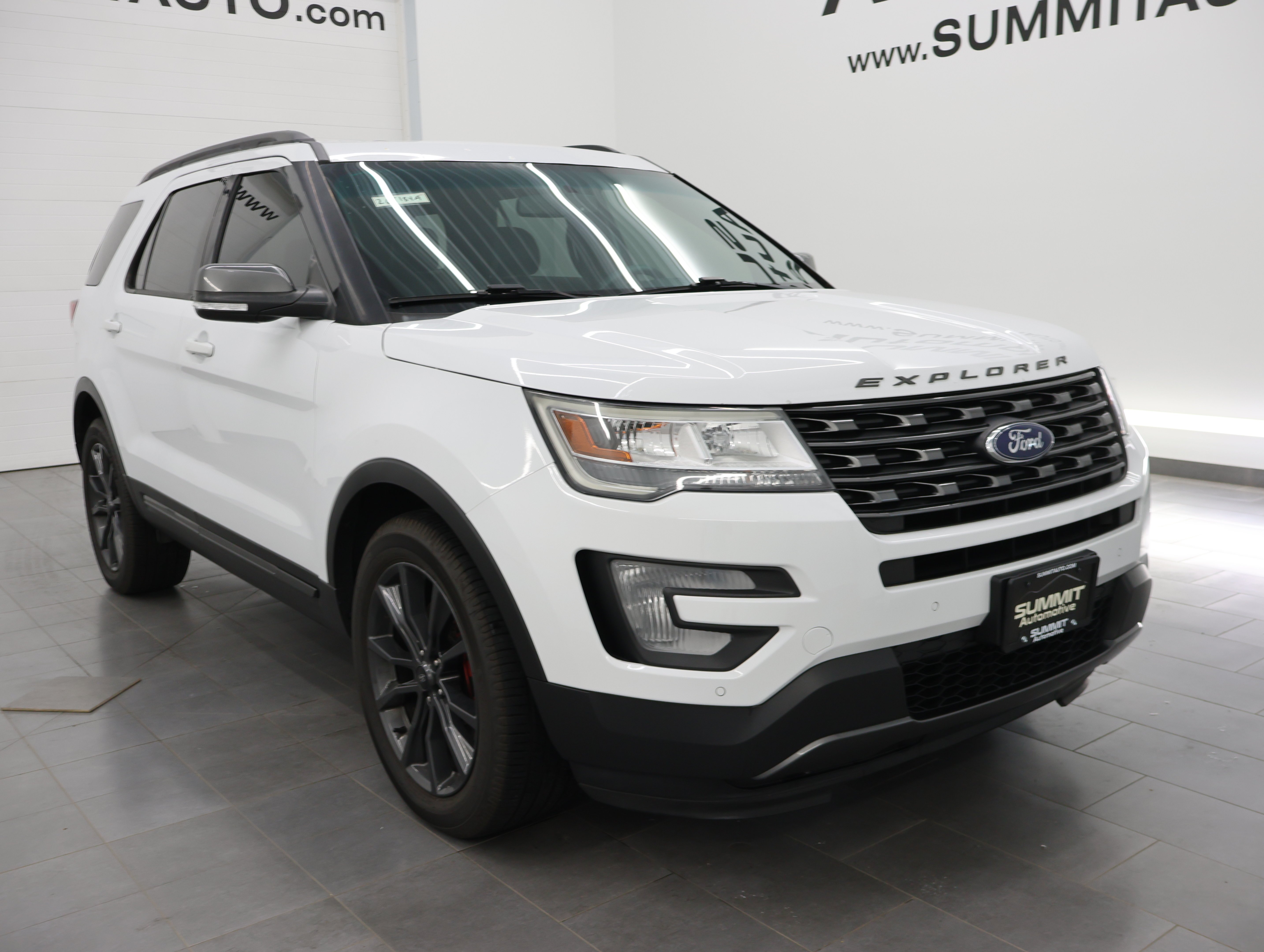 Used 2017  Ford XLT image 2