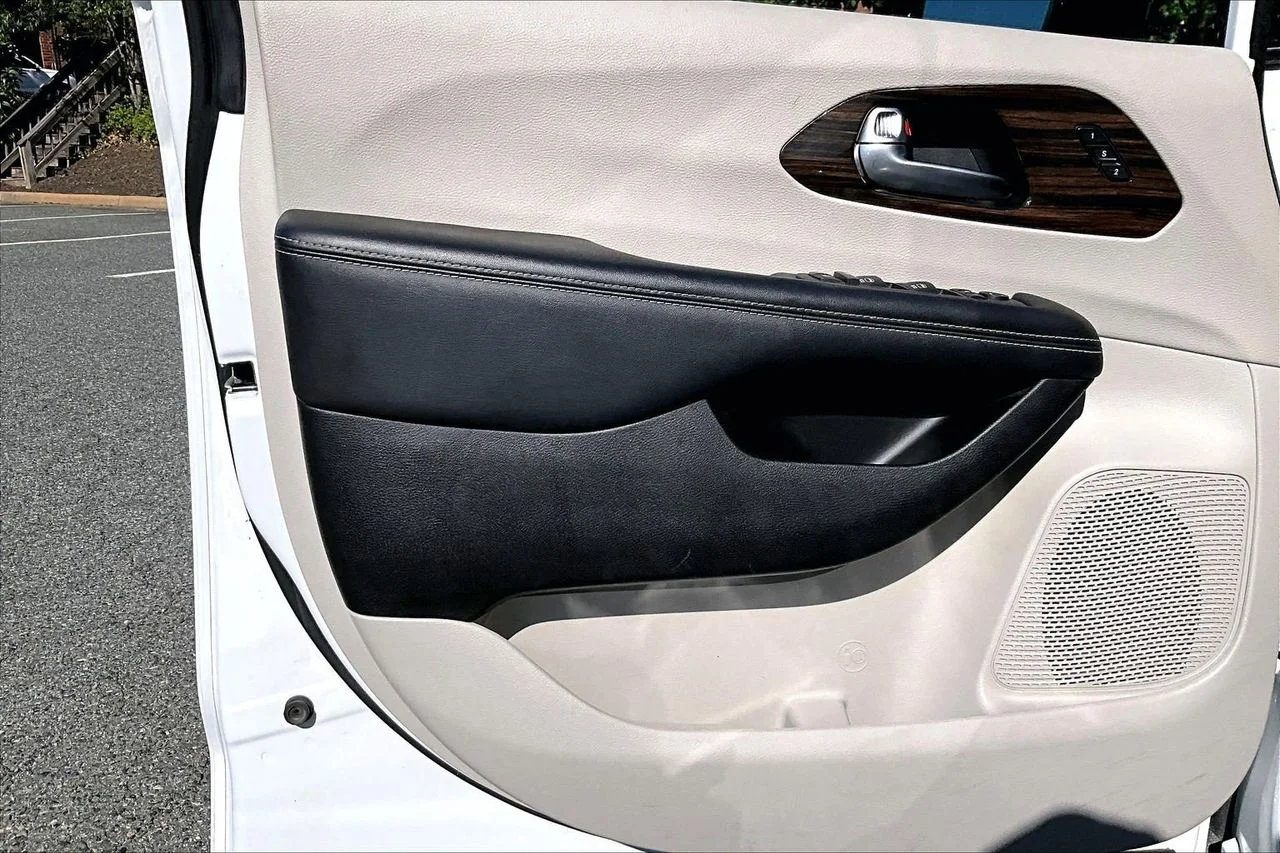 Certified Used 2023 White Chrysler Limited image 28