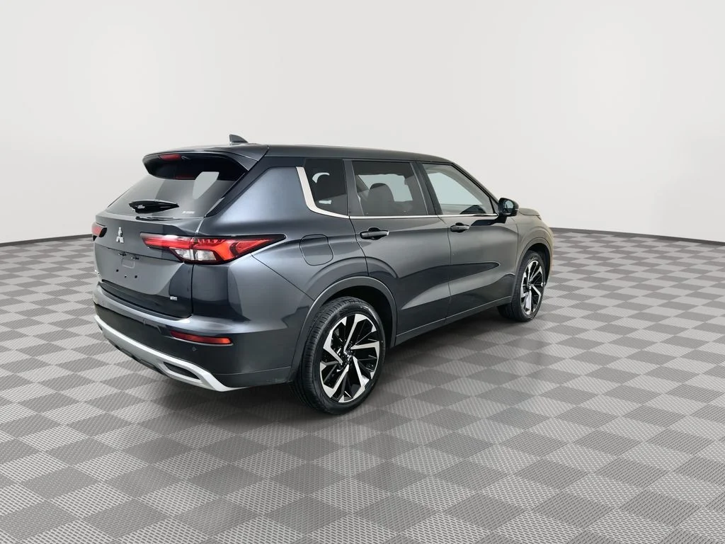 Used 2024 Gray Mitsubishi SE image 8