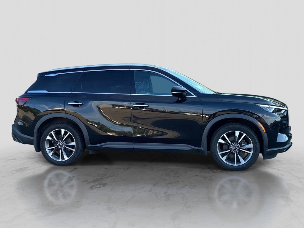 Used 2023 Black INFINITI LUXE image 8