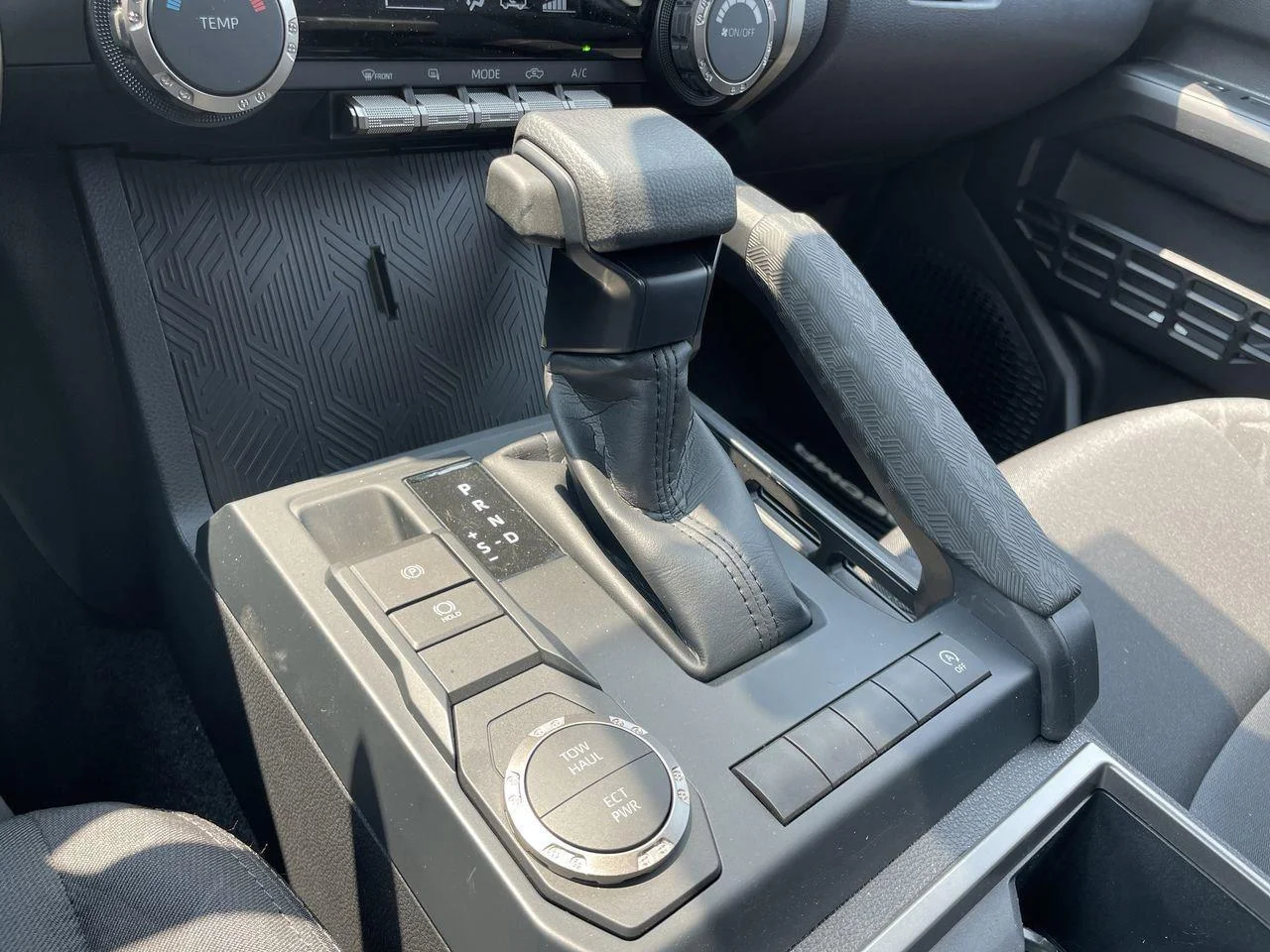 2025 Toyota Tacoma SR5 - Photo 3