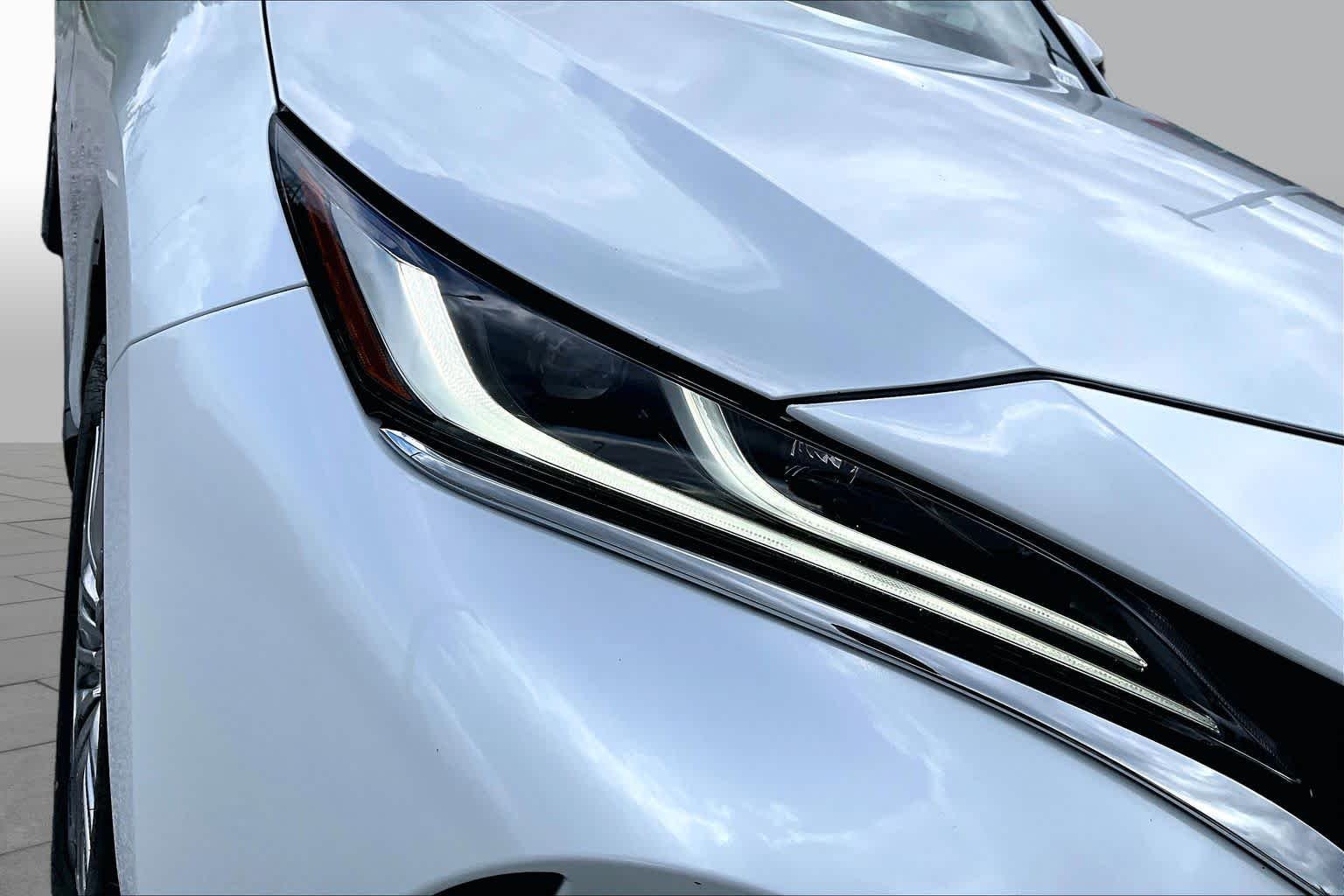 Used 2023 Wind Chill Pearl Toyota XLE image 27