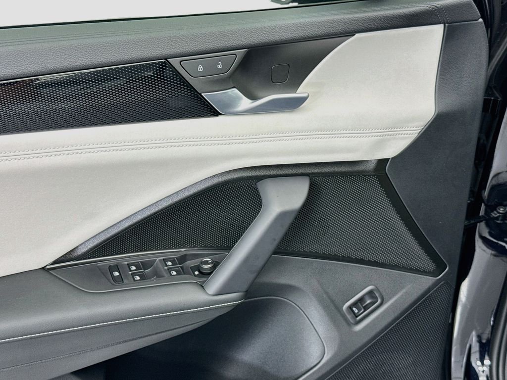 New 2026 Deep Black Pearl Volkswagen SE image 21