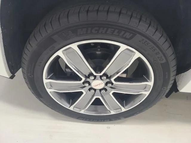 Used 2019 White Frost Tricoat GMC Denali image 36