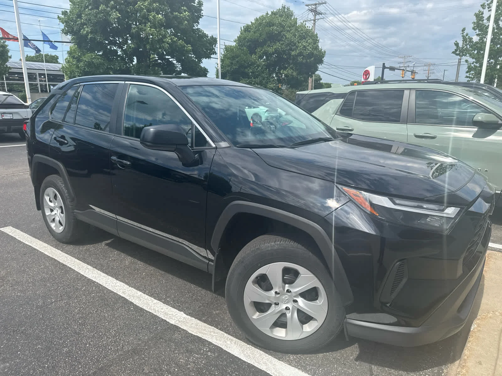 2024 Toyota RAV4 LE AWD's photo