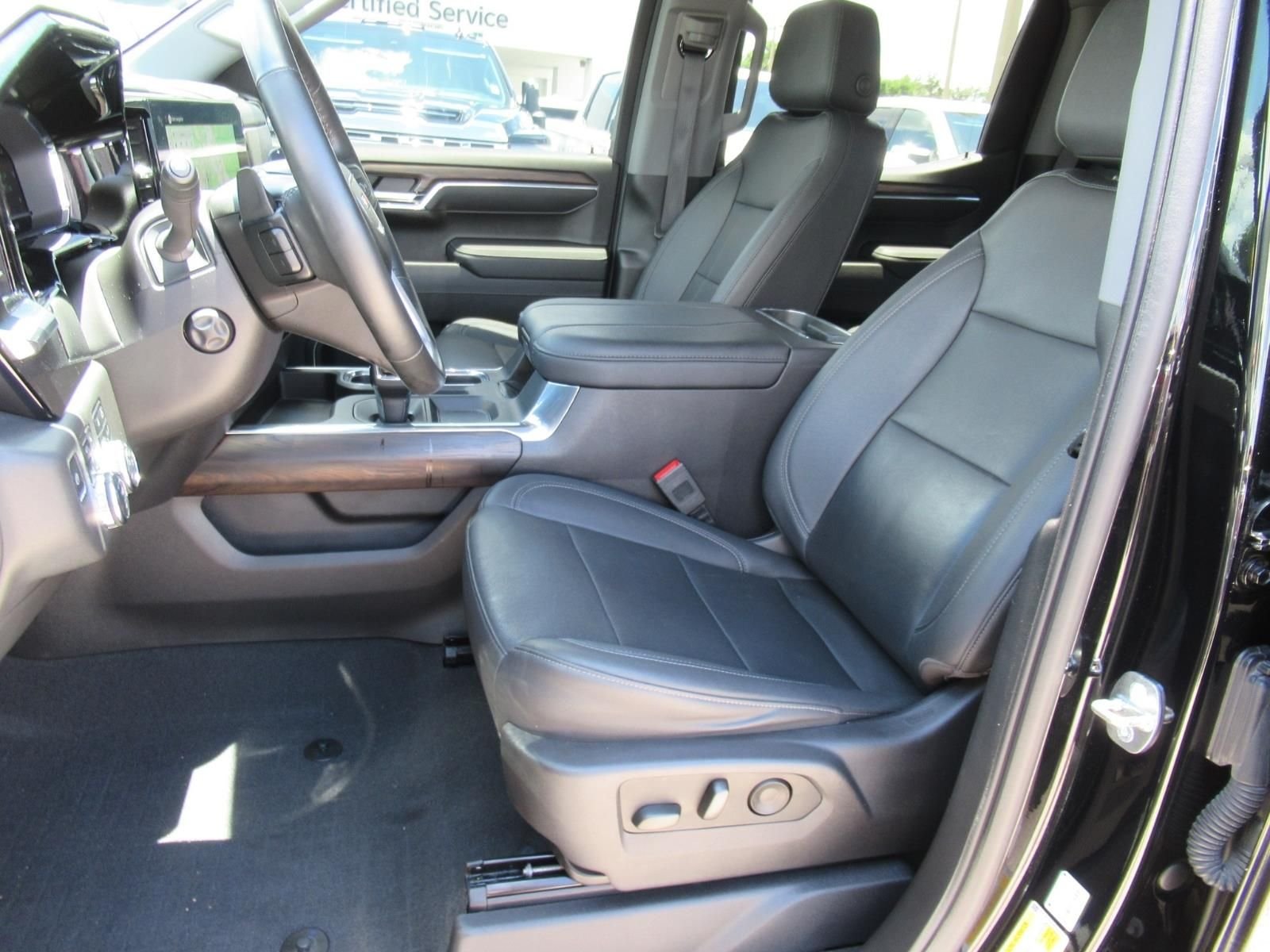 Used 2023 Black GMC SLT image 18