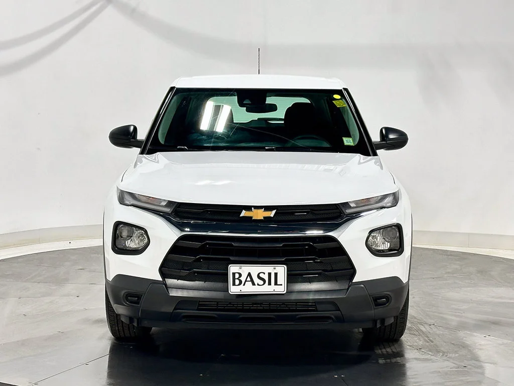 Used 2023 SUMMIT WHITE Chevrolet LS image 9
