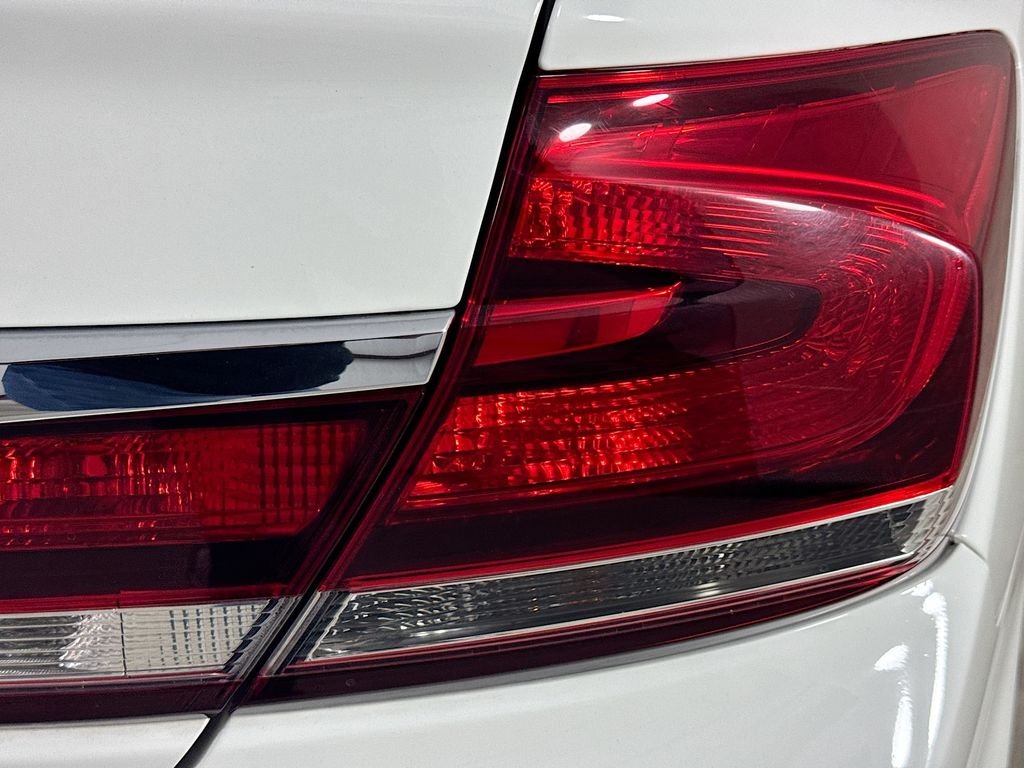 Used 2014 White Orchid Pearl Honda LX image 30