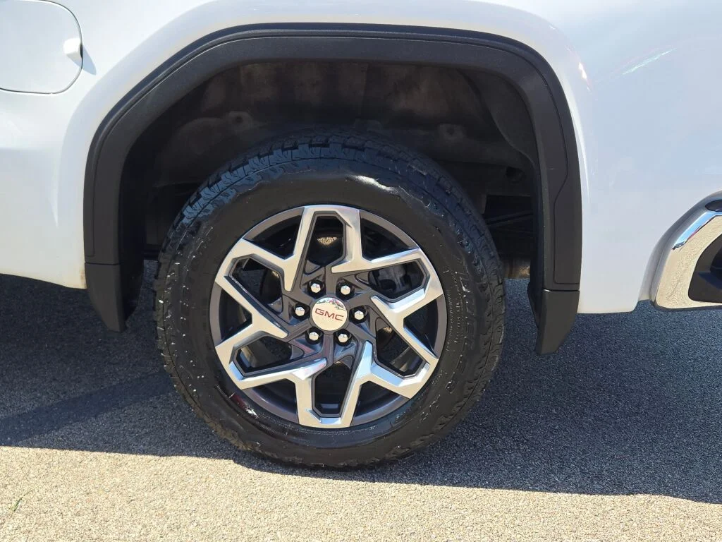 Used 2023 White GMC SLE image 18