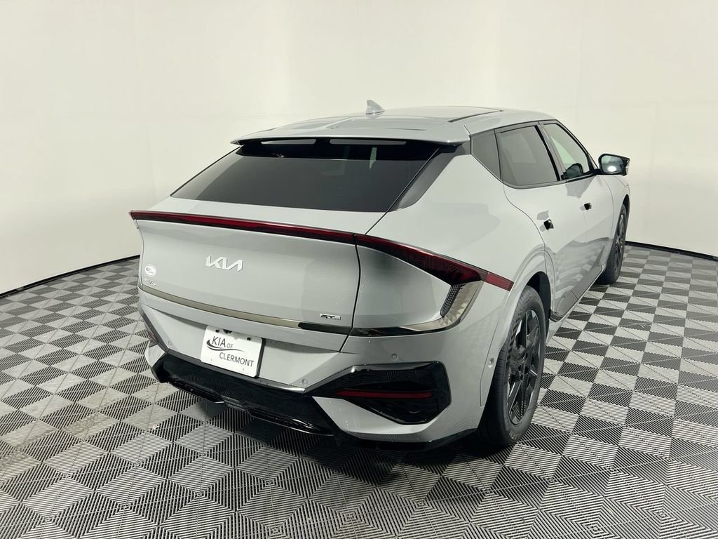 New 2026 Wolf Gray Kia GT-LINE image 3