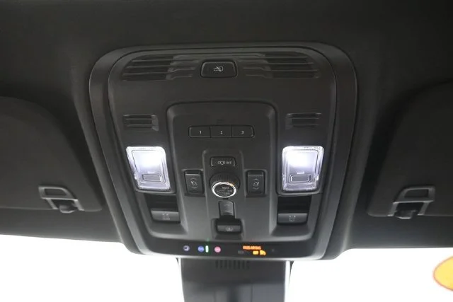 Used 2023 White GMC Denali Ultimate image 26