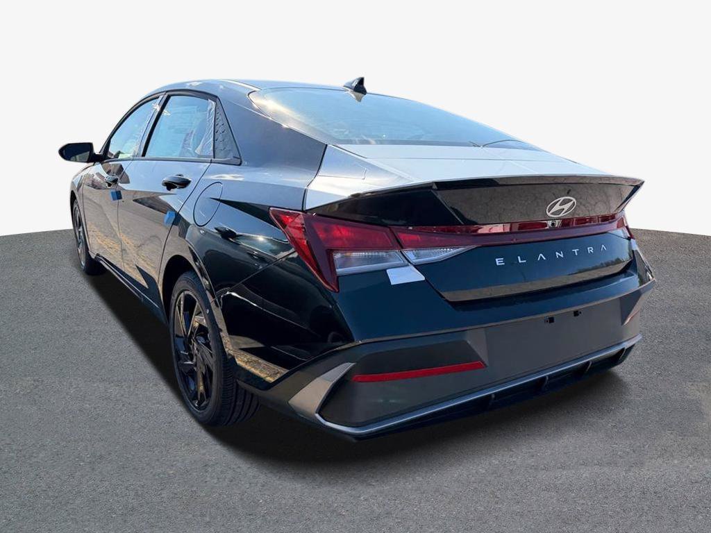 Used 2026 Black Hyundai SEL Sport image 4