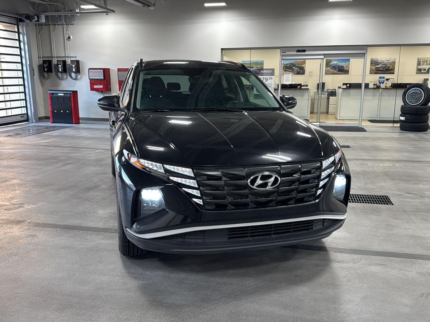 Used 2022 Phantom Black Hyundai SEL image 15