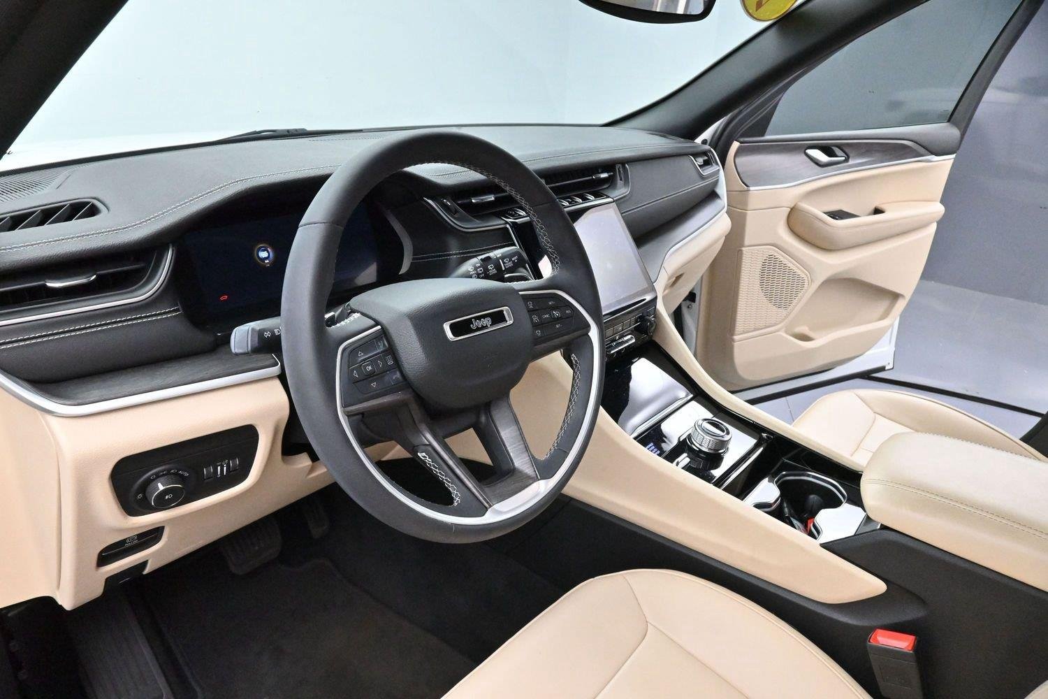 Used 2023 White Jeep Limited image 15
