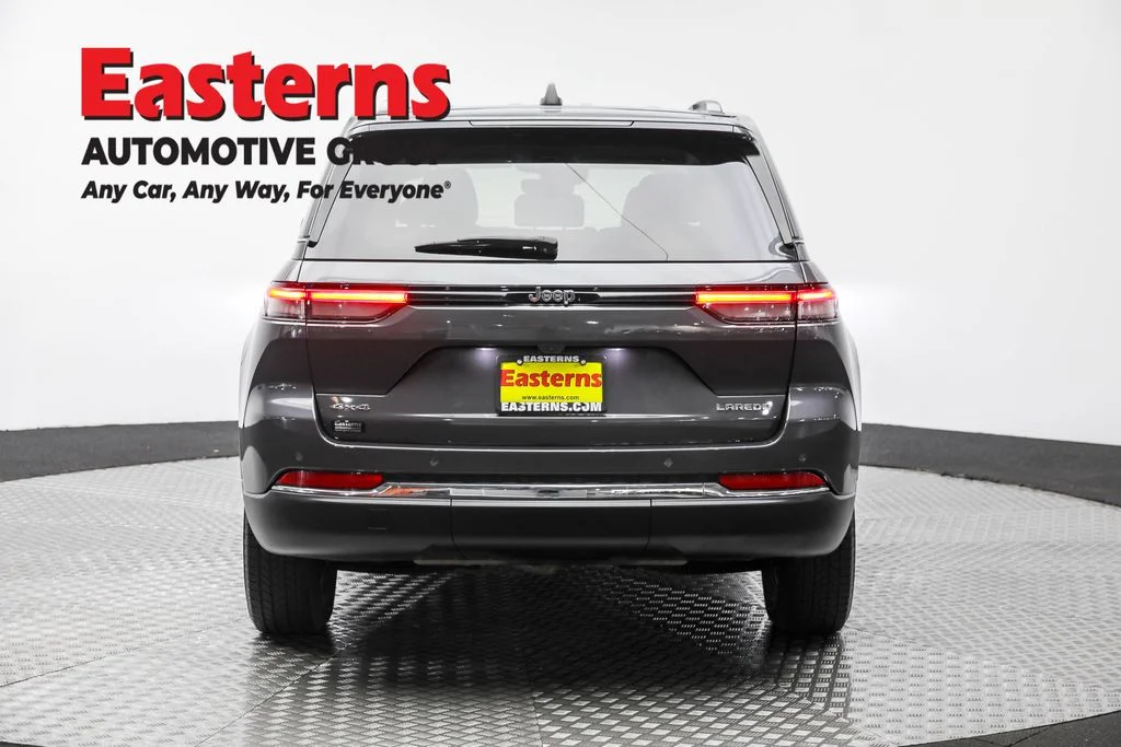 Used 2023 Gray Jeep Laredo image 6