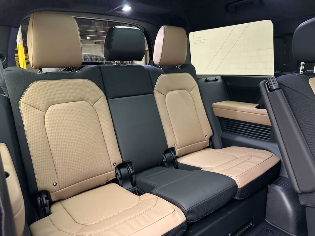 2026 Land Rover Defender V8 - Photo 16