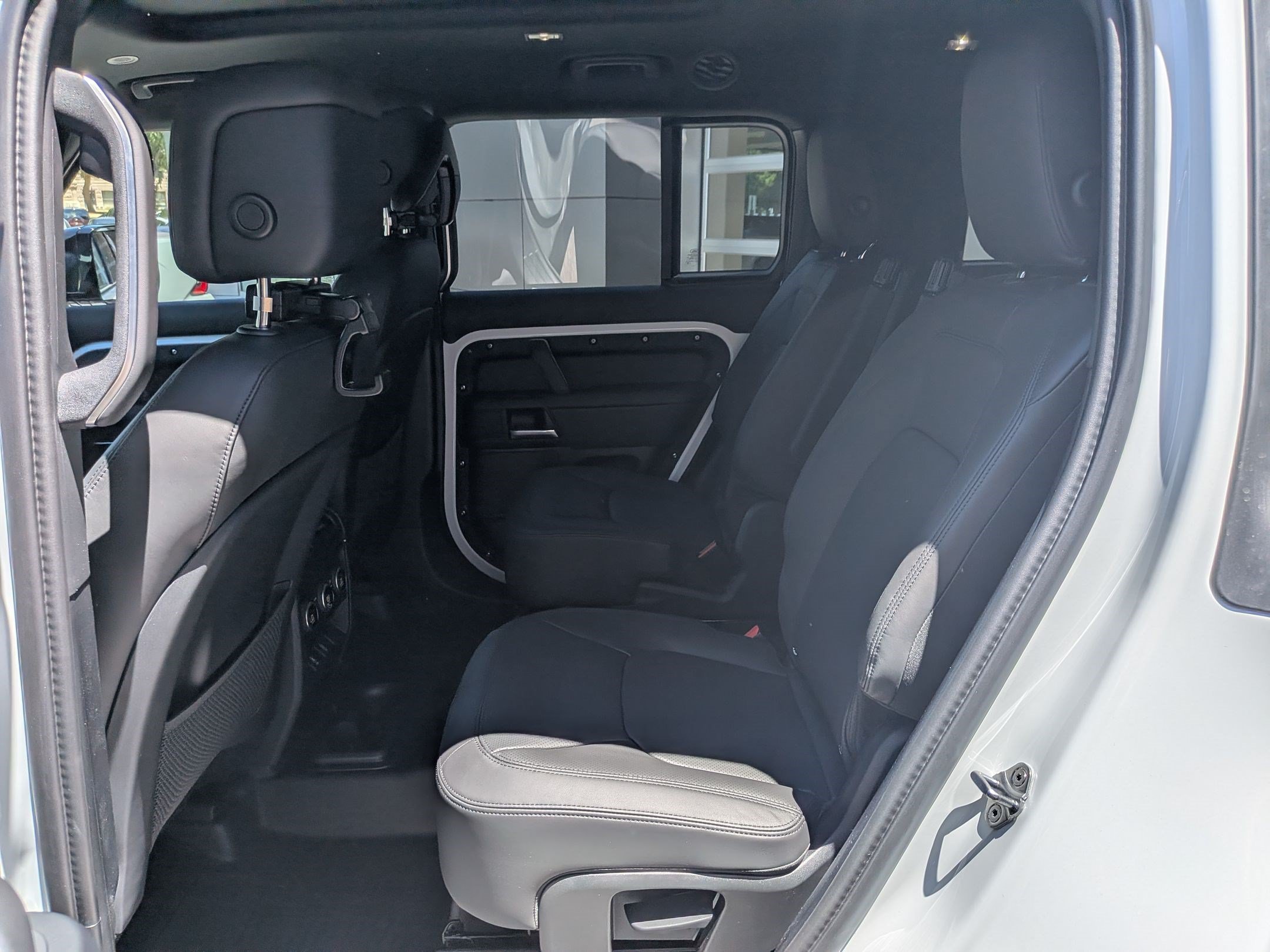 New 2026 Fuji White Land Rover P400 X-Dynamic SE image 26