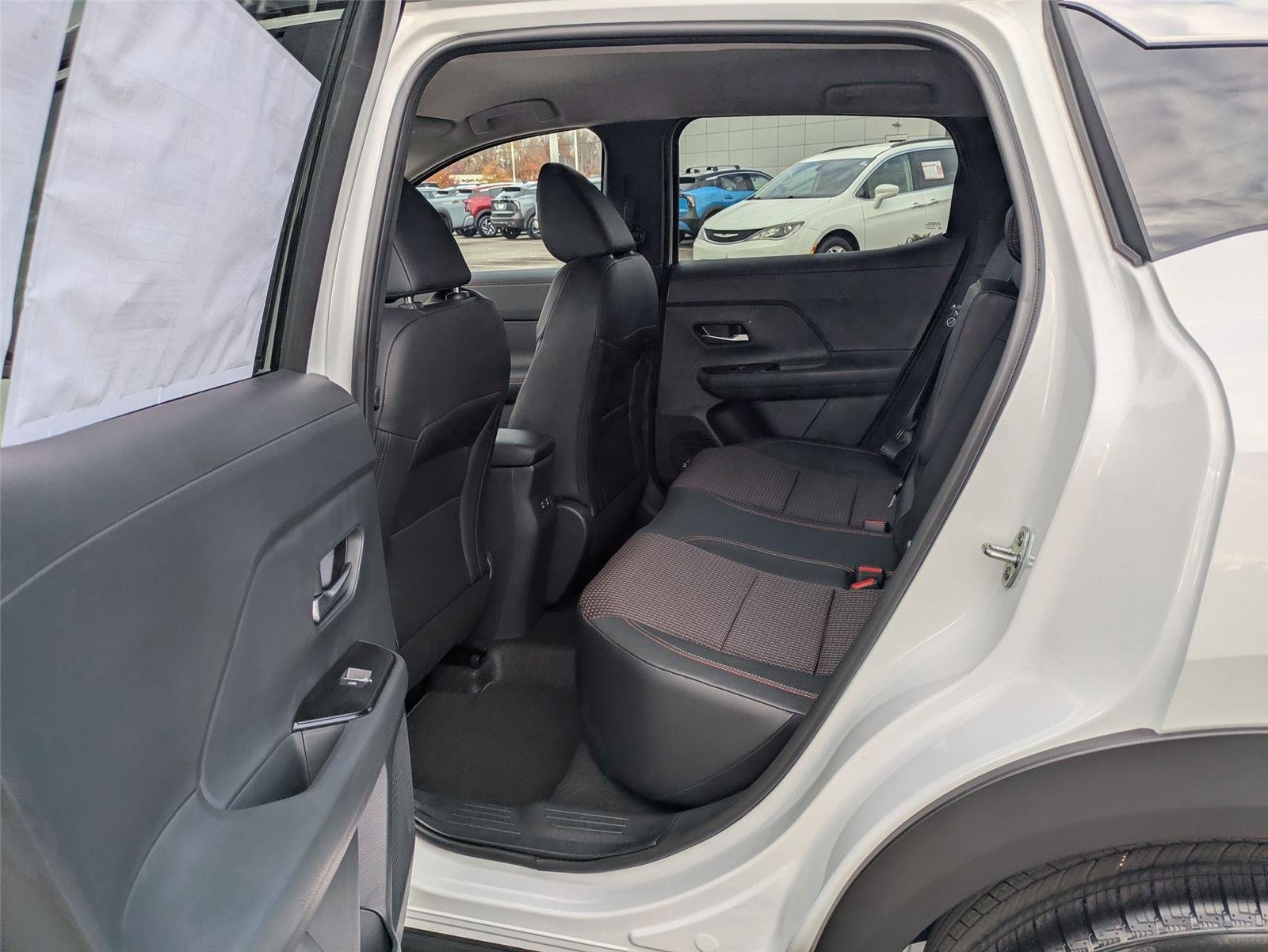 New 2026 Aspen White TriCoat / Super Black Two-tone Nissan SR image 28