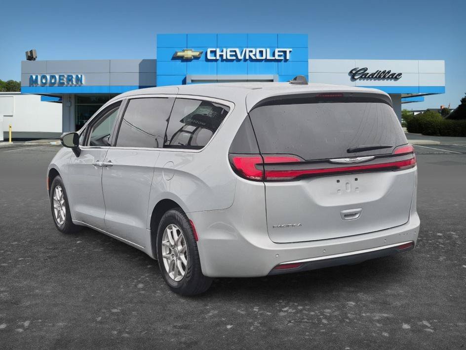 Used 2024 Silver Mist Clearcoat Chrysler Touring L image 3