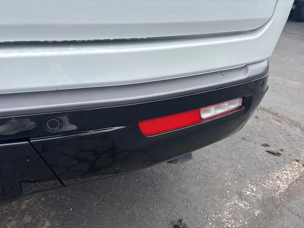 New 2026 Bright White Clear-Coat Exterior Paint Jeep Grand Wagoneer image 12