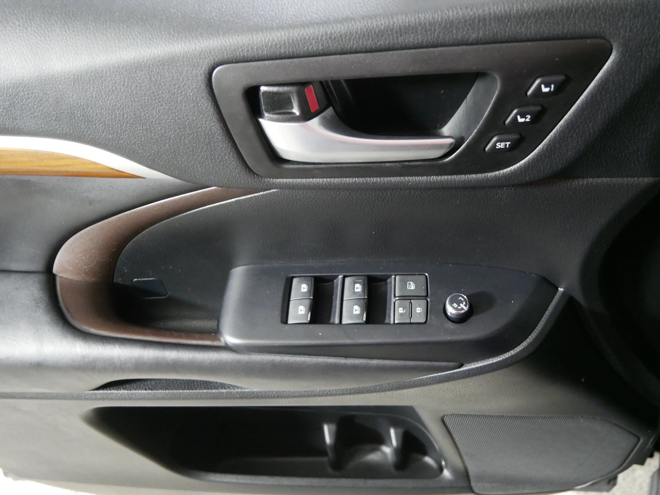 Used 2017 Midnight Black Metallic Toyota Limited image 19