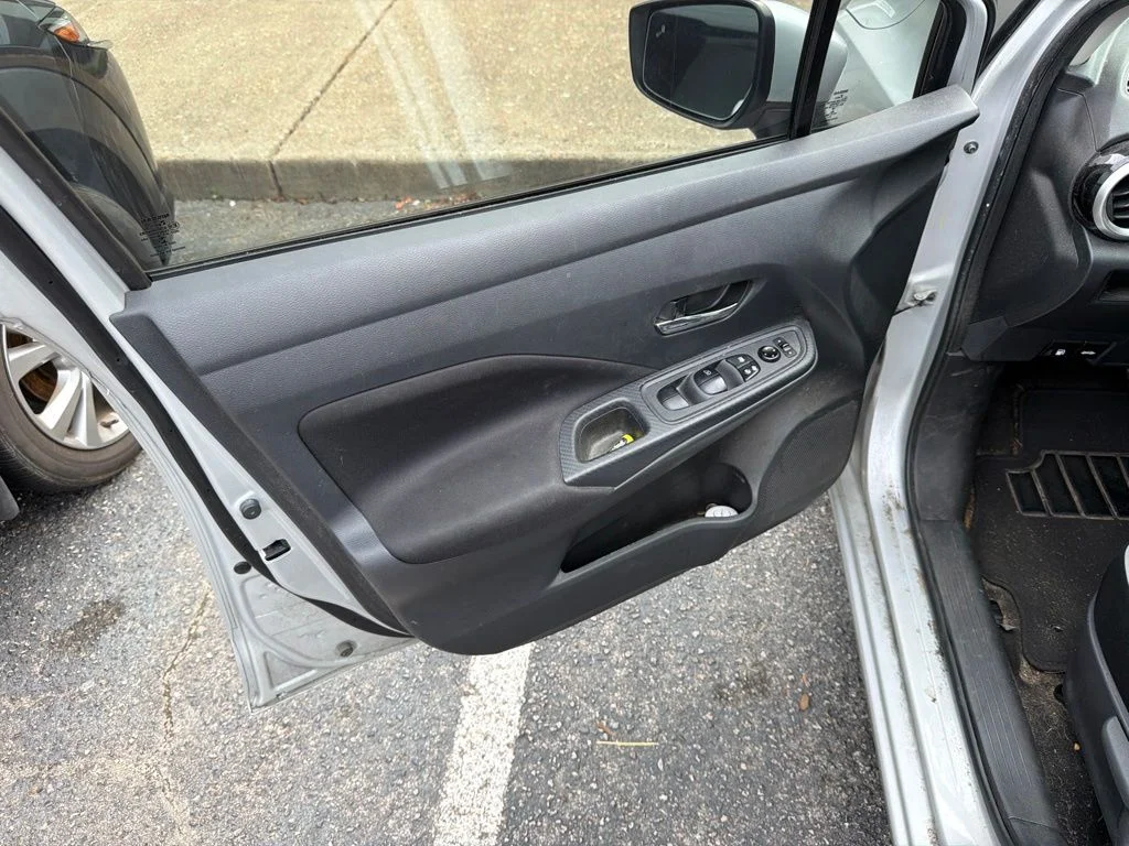 Used 2021 Silver Nissan 1.6 SV image 13