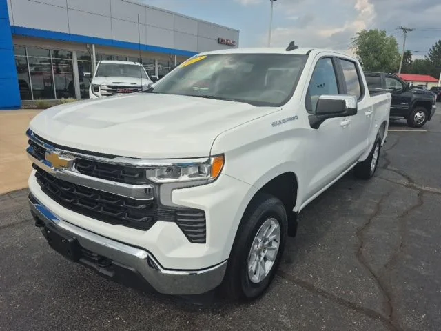 Used 2025 Summit White Chevrolet LT image 2