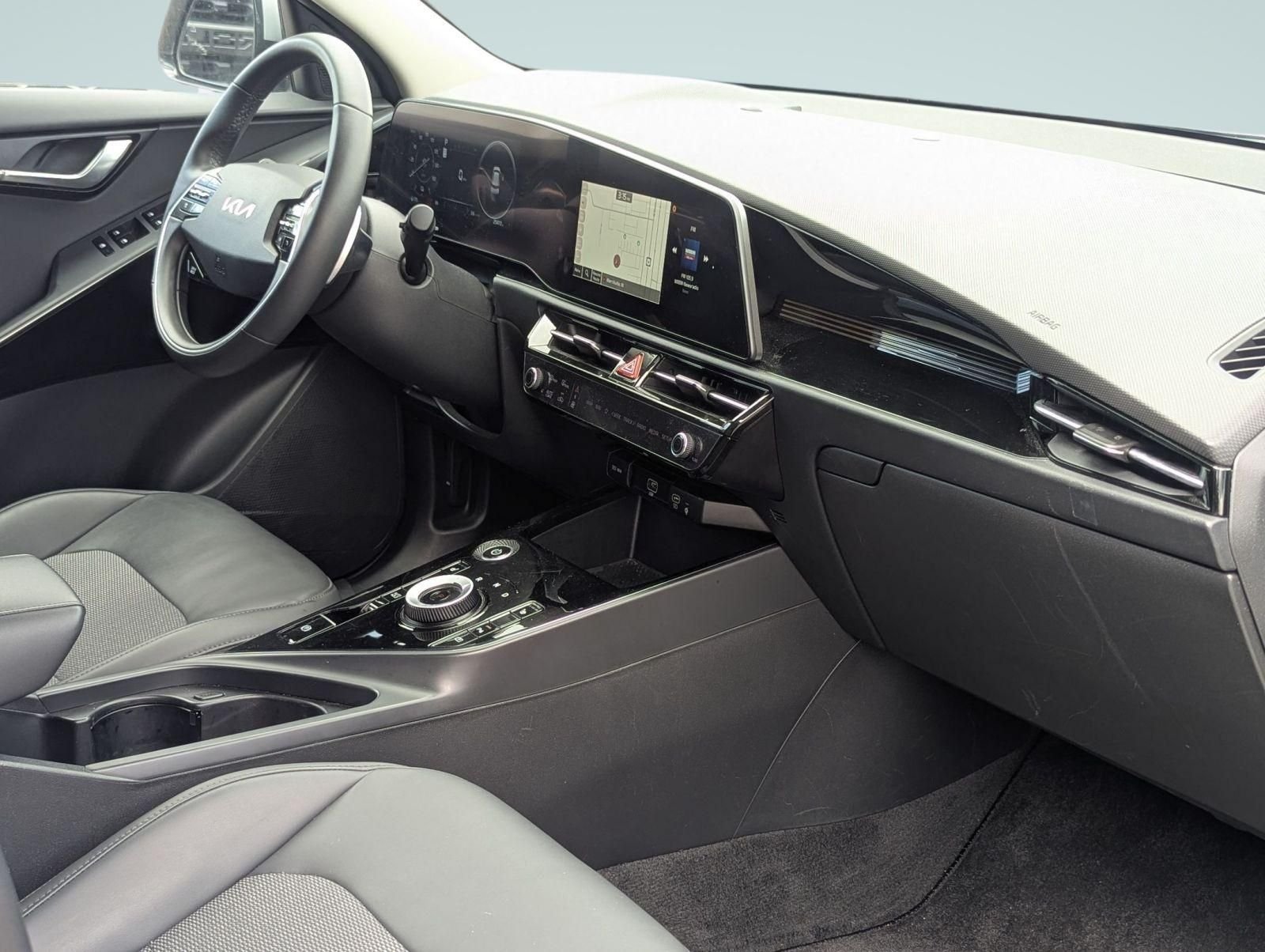 Used 2024 Gray Kia Wind image 25