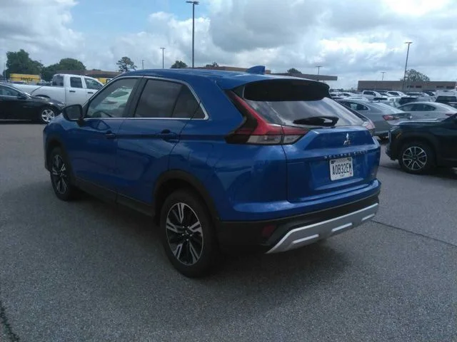 Used 2024 Silver Mitsubishi SE image 1
