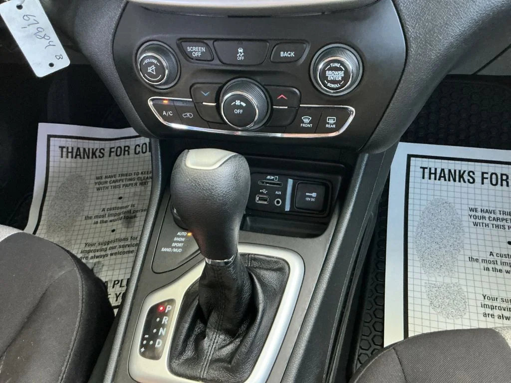 Used 2014 Black Jeep Latitude image 15