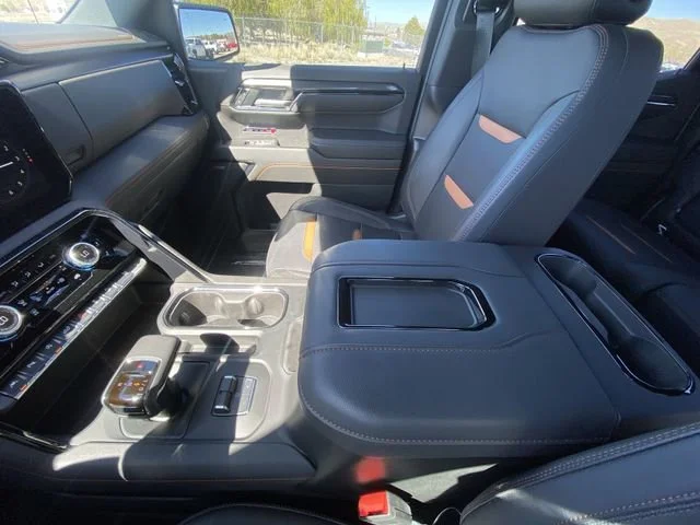 Used 2022 Summit White GMC AT4 image 21