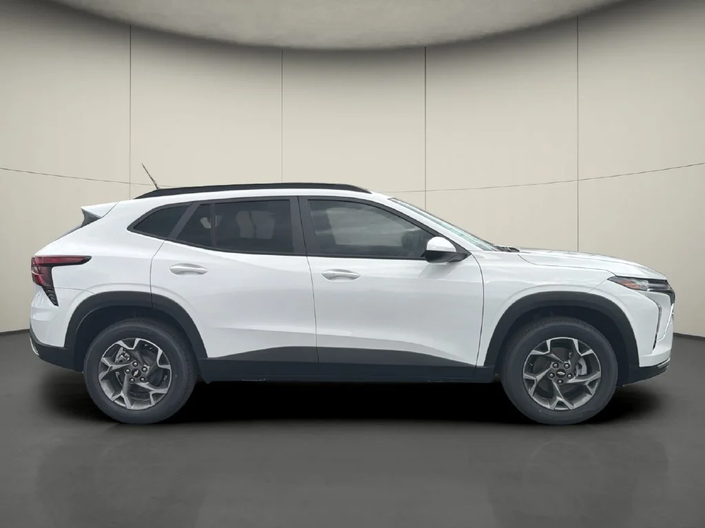 New 2026 Summit White Chevrolet LT image 8