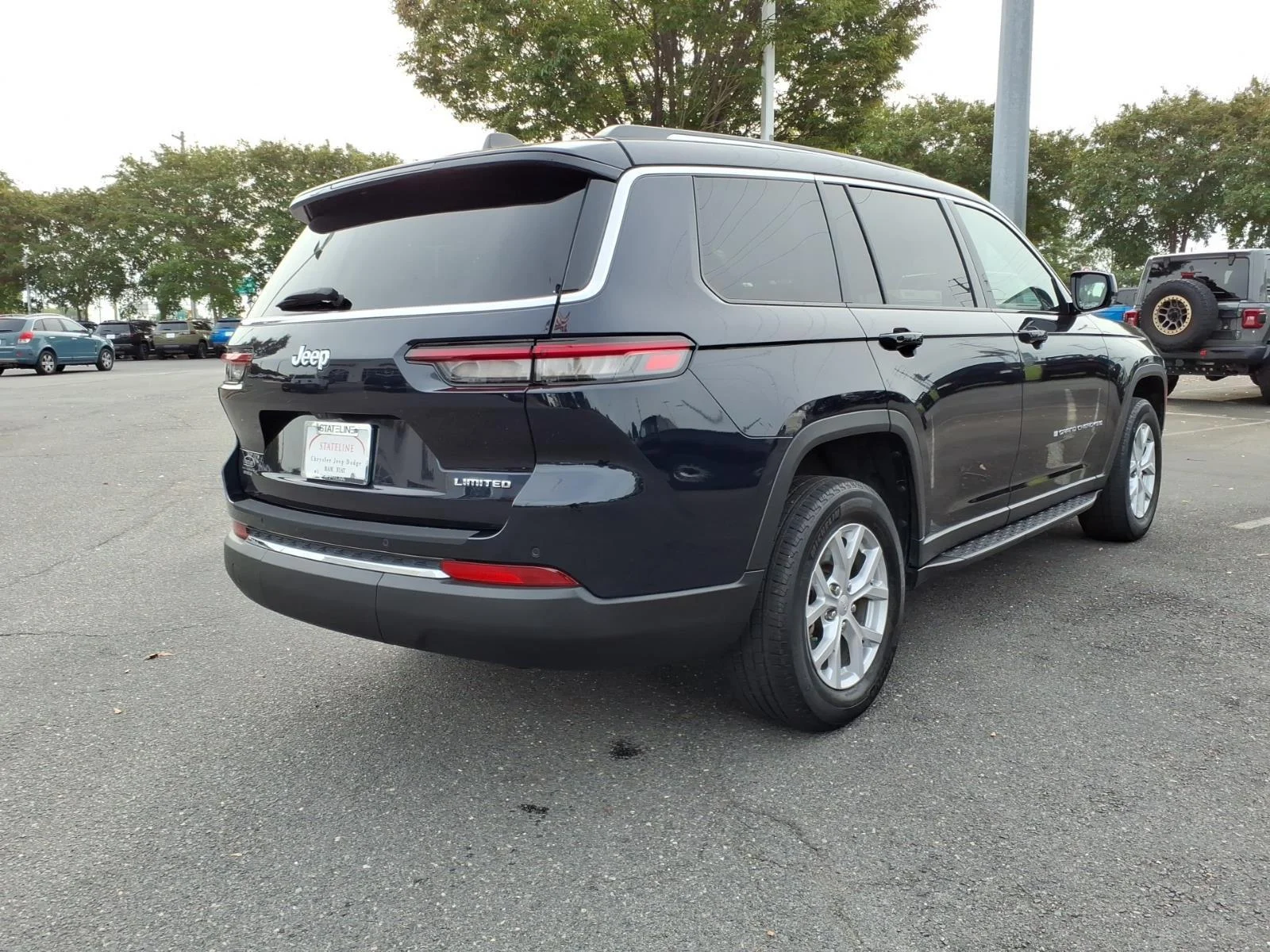 Used 2023 Midnight Sky Jeep Limited image 2