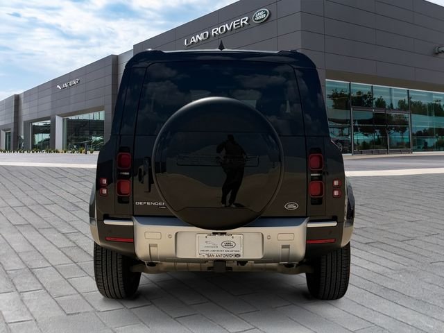 Certified Used 2023 Black Land Rover SE image 4