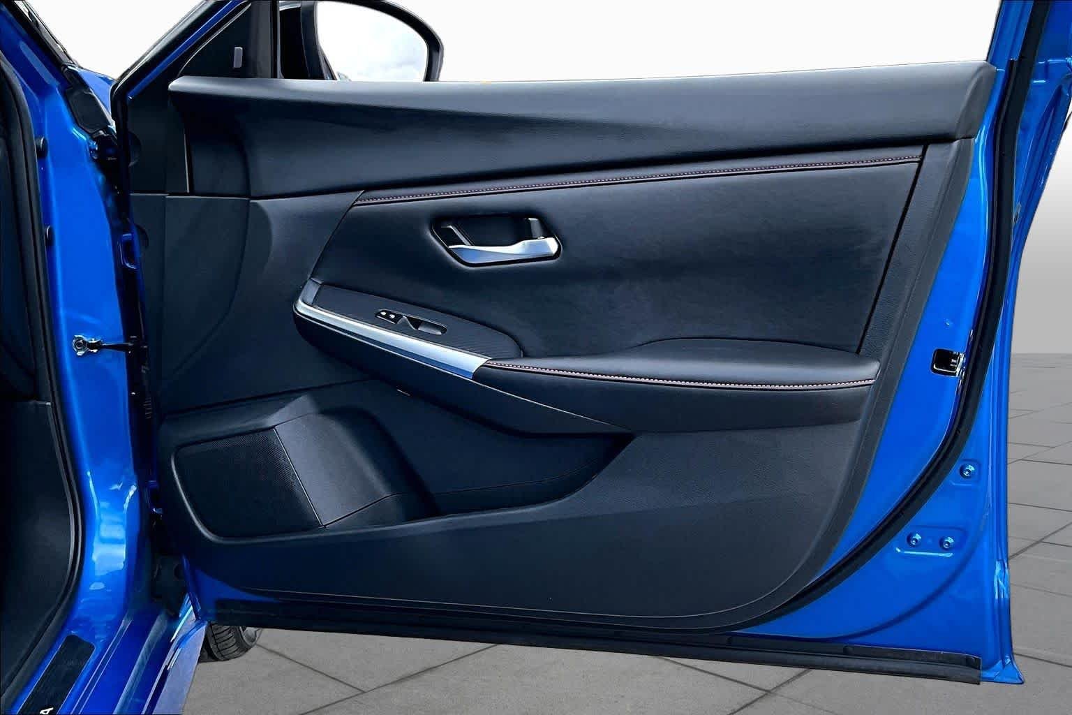 Used 2025 Electric Blue Metallic/Super Black Nissan SR image 22