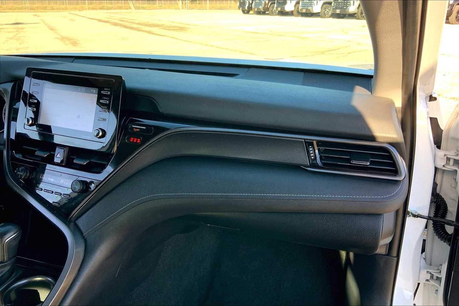 Used 2022 White Toyota SE image 18