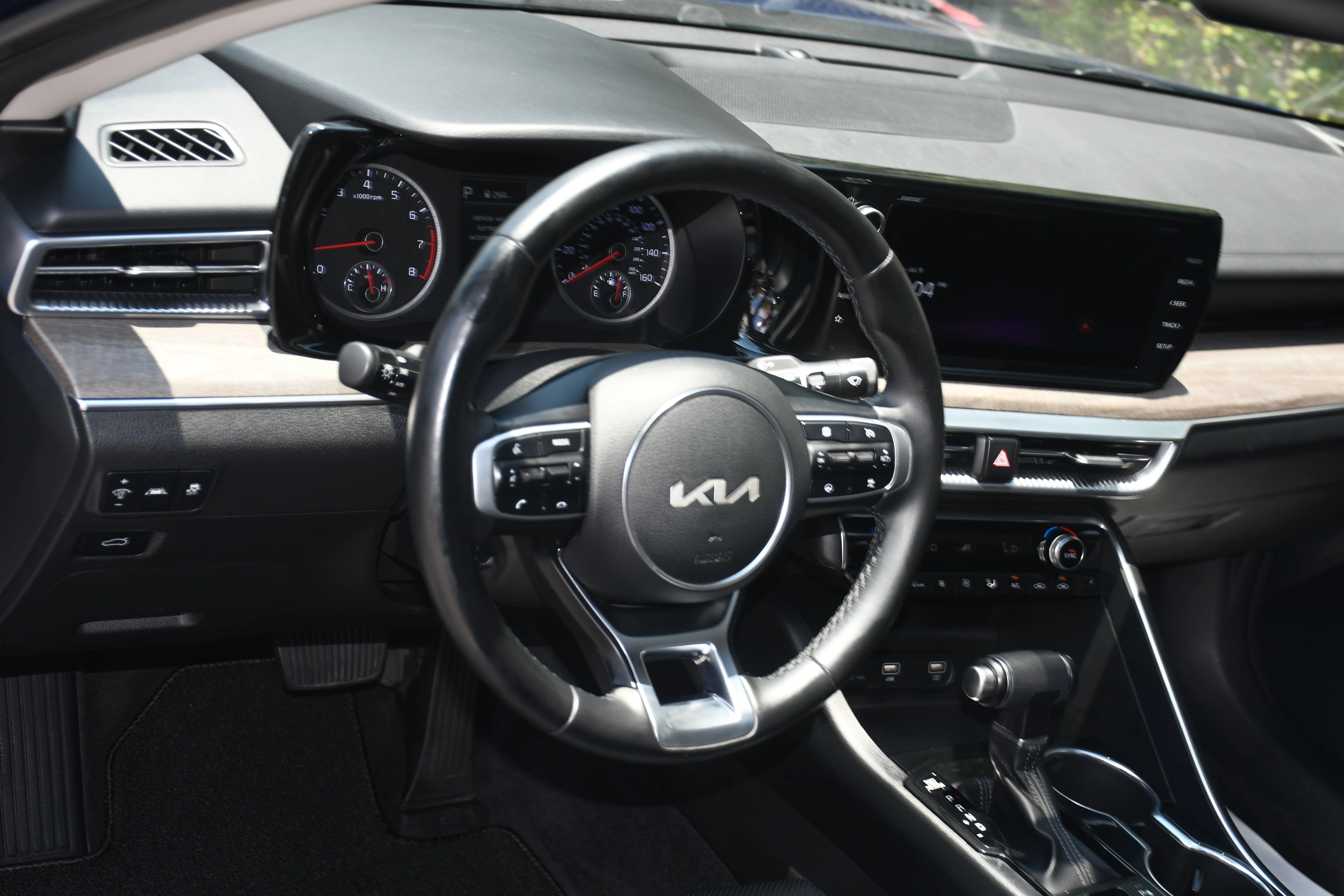 Used 2022 Blue Kia EX image 9