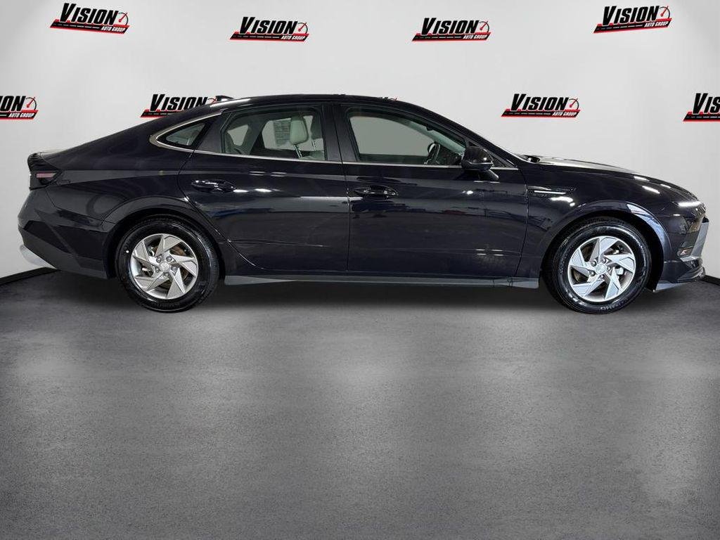 New 2026 Blue Hyundai SE image 4