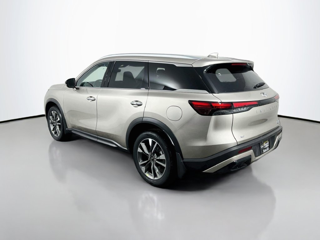 Used 2025 Warm Titanium INFINITI LUXE image 5