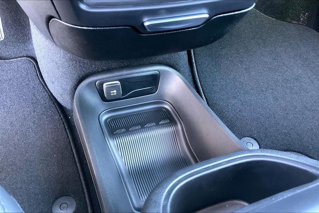 New 2026 Chrysler Pacifica Select 4D Passenger Van