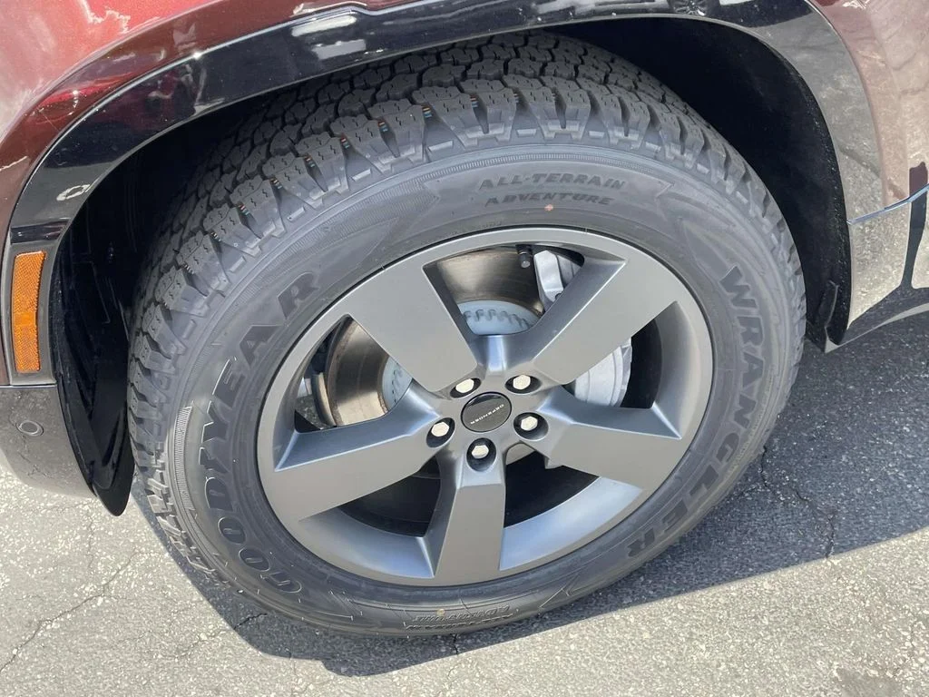 New 2026 Sedona Red Land Rover X-Dynamic SE image 12