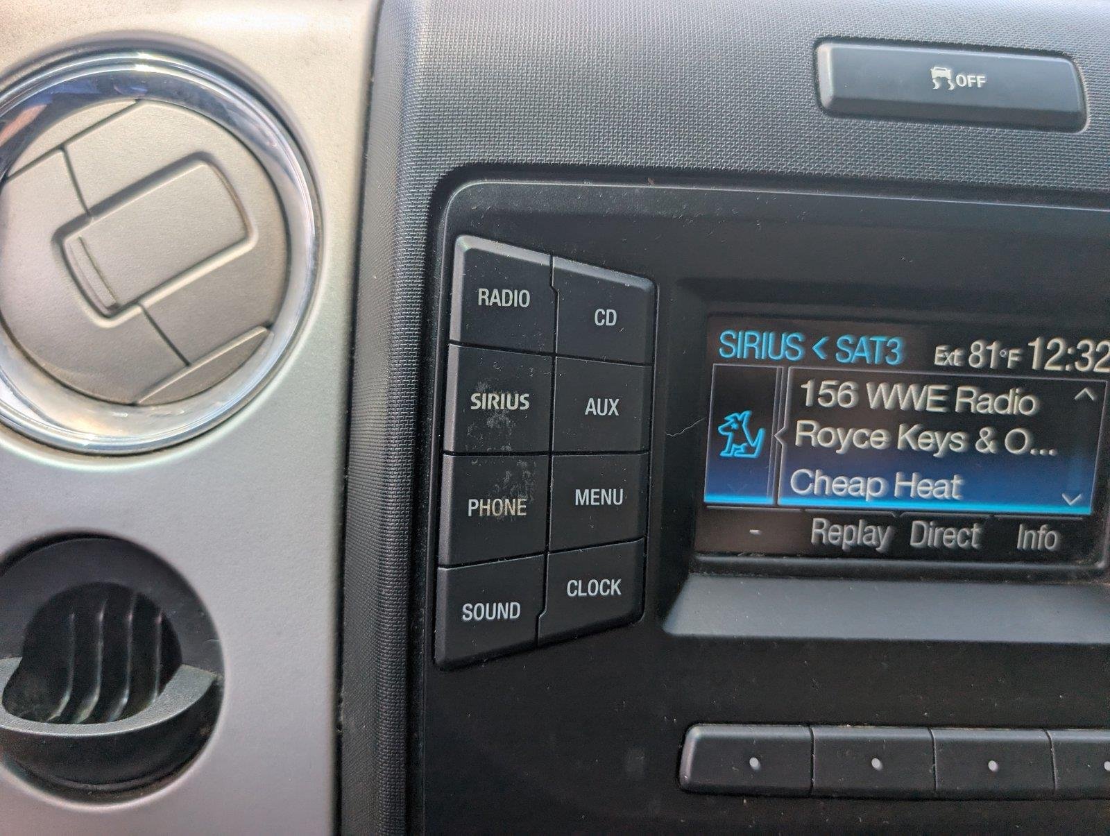 Used 2013 Oxford White/Ingot Silver Metallic Ford XLT image 19