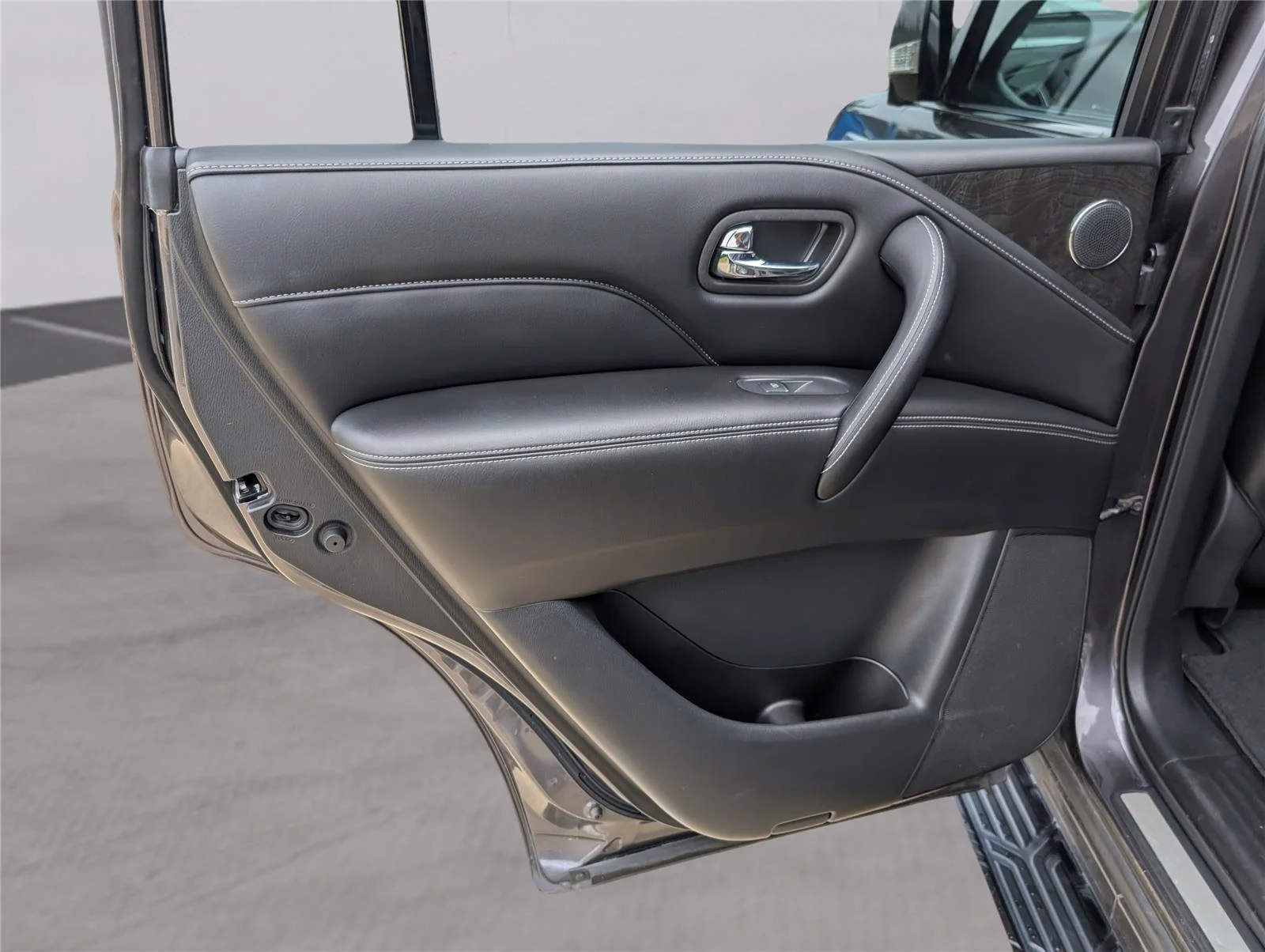 Used 2024 Anthracite Gray INFINITI LUXE image 17