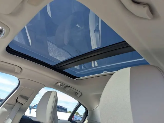 Used 2019  Volvo Momentum image 20
